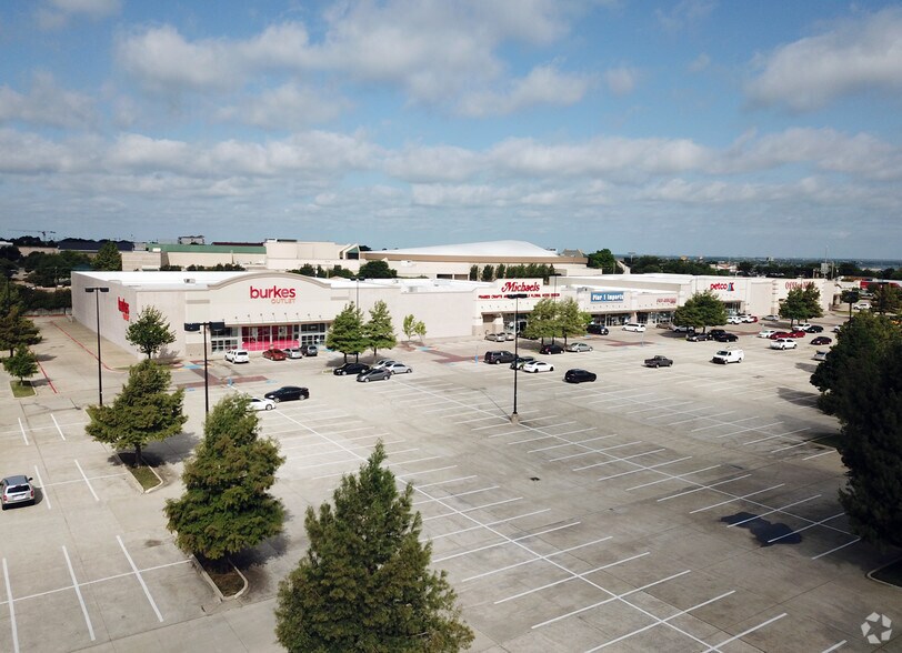 More Photos Of 2663-2885 Market Center Dr, Rockwall Unknown For Lease