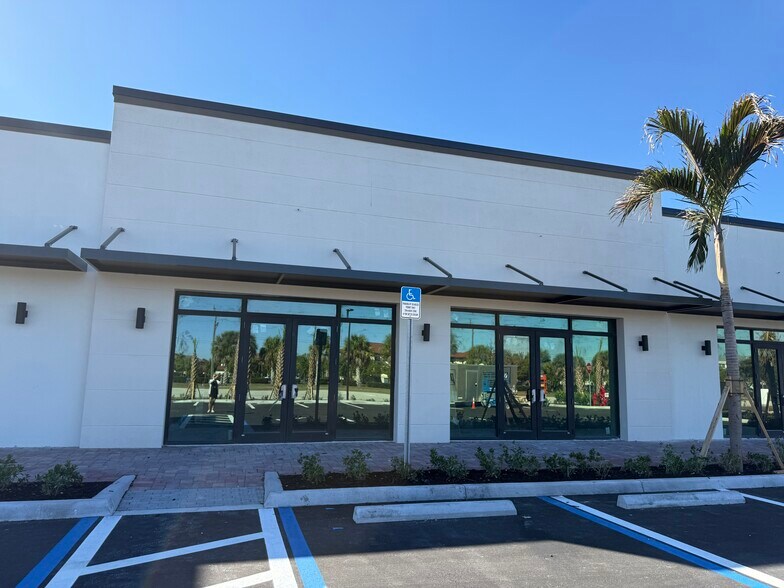 More Photos Of Estero & Three Oaks Pky, Fort Myers Freestanding For Lease