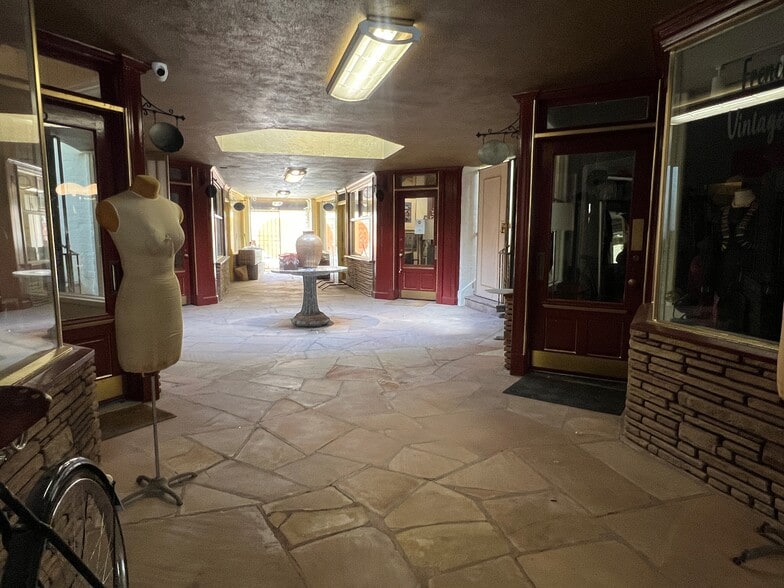 More Photos Of 457 Palm Canyon Dr, Palm Springs Storefront Retail Office For Lease