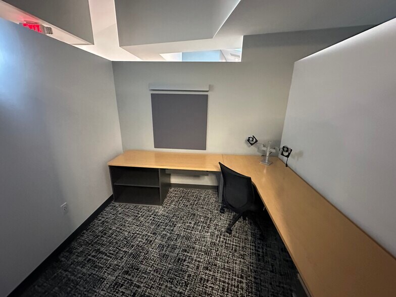 More Photos Of 1200 E Woodhurst Dr, Springfield Office Residential For Lease