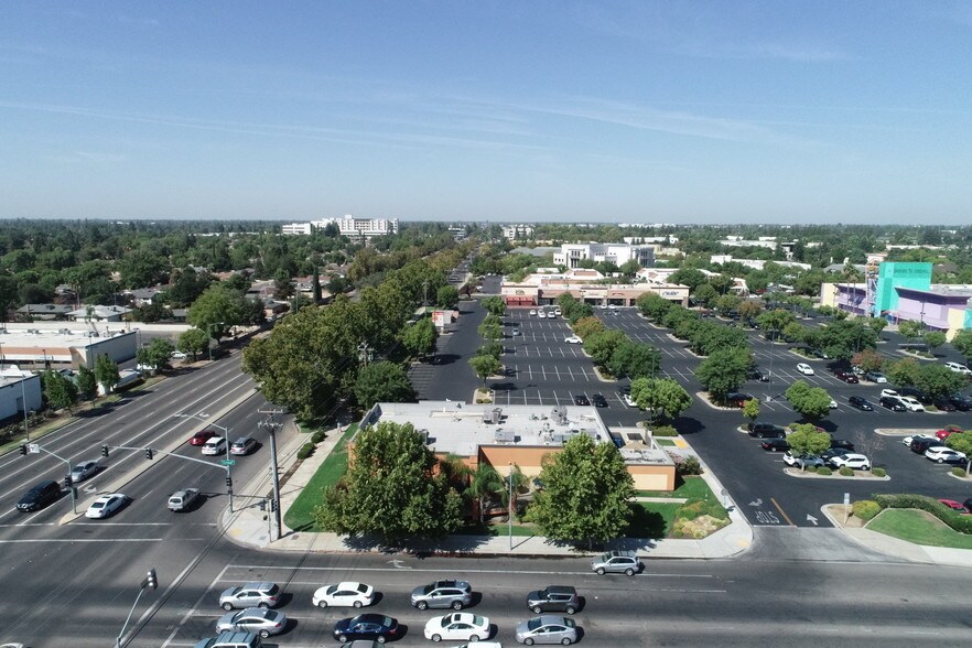 More Photos Of 7007 N Cedar Ave, Fresno Restaurant For Lease