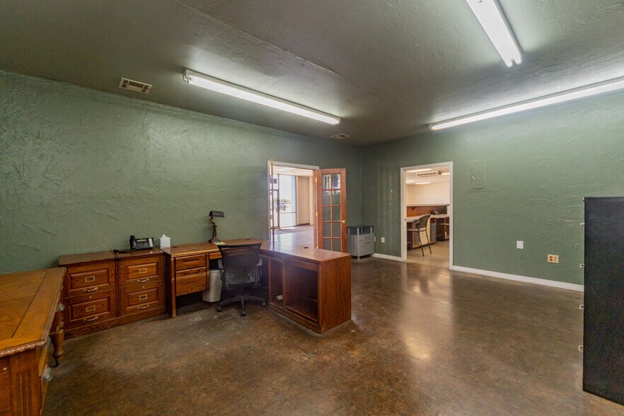 More Photos Of 3700 N 14th St, Ponca City Warehouse For Sale