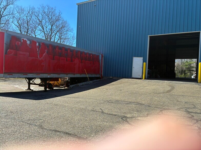 More Photos Of 185 Lafayette Rd, North Hampton Warehouse For Lease