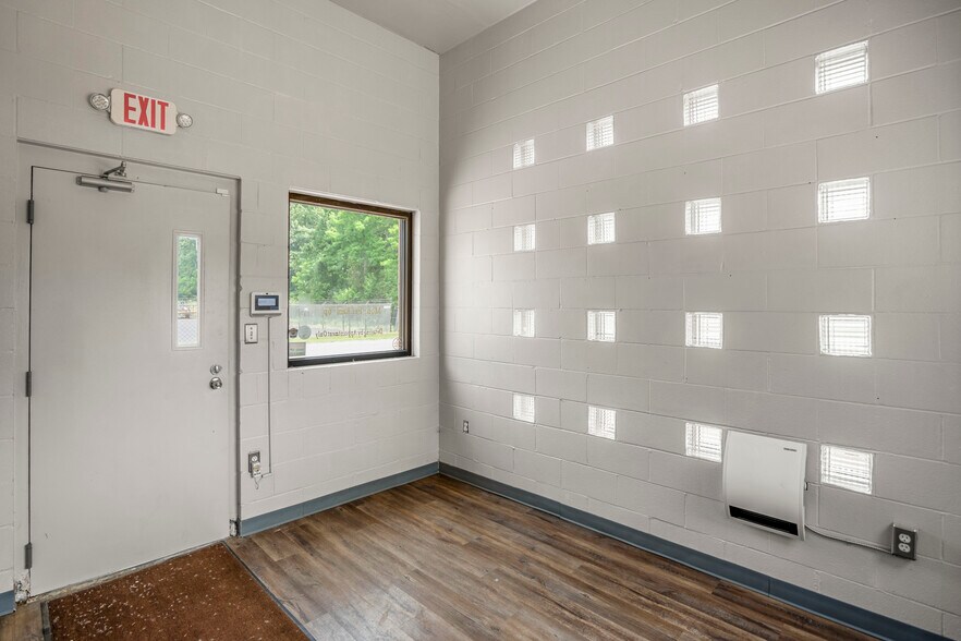 More Photos Of 7300 Lewis Ave, Temperance Carwash For Sale