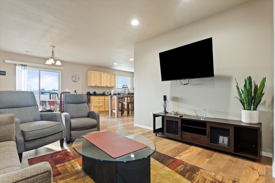 More Photos Of 2729 W Marina Dr, Moses Lake Apartments For Sale