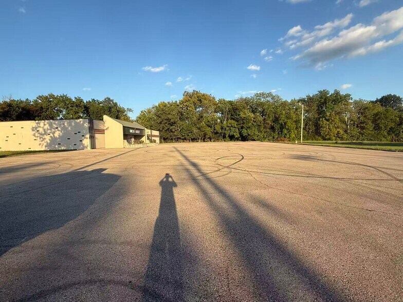 More Photos Of 7410 Sni-A-Bar Rd, Kansas City Manufacturing For Sale
