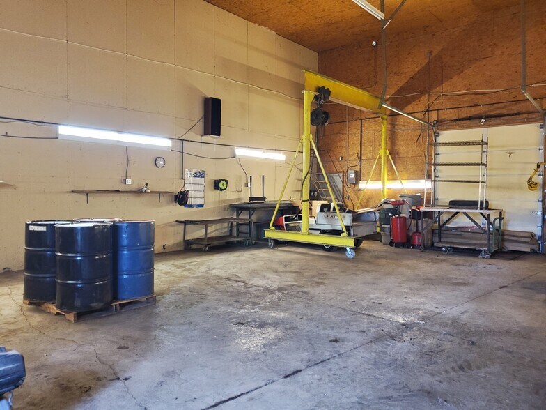 More Photos Of 7510-7512 Porter Rd, Niagara Falls Flex For Lease
