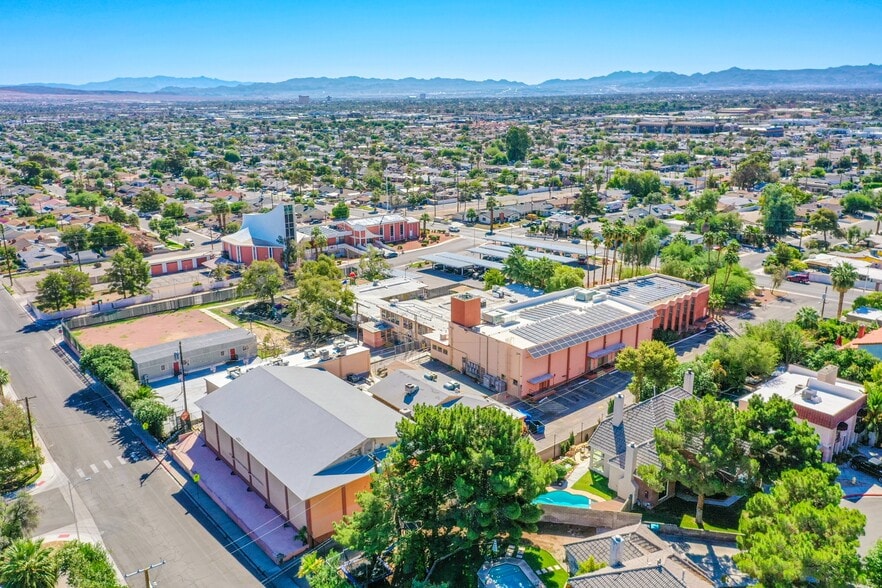 More Photos Of 1600 E Oakey Blvd, Las Vegas Schools For Sale