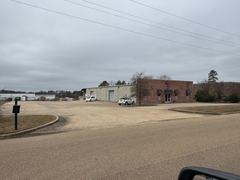 More Photos Of 115 Metroplex Blvd, Jackson Light Distribution For Sale