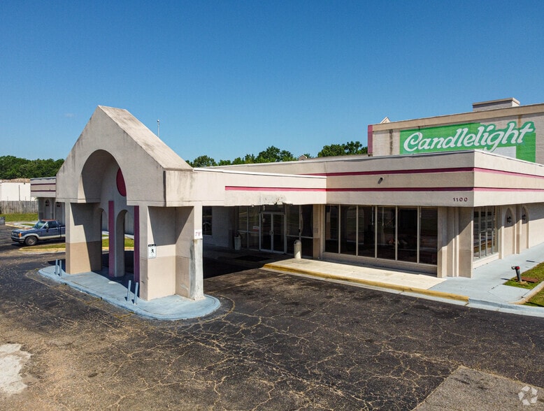 More Photos Of 1100 W South Blvd, Montgomery Hotel For Sale