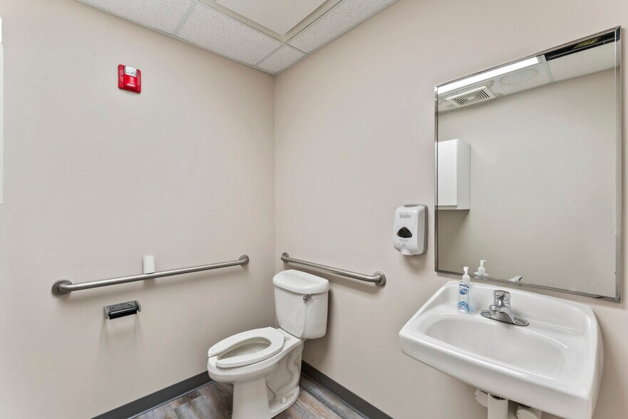 More Photos Of 1443 Granger Dr, Davison Medical For Lease