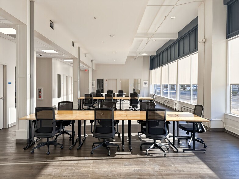 More Photos Of 1038 Quarrier St, Charleston Coworking Space