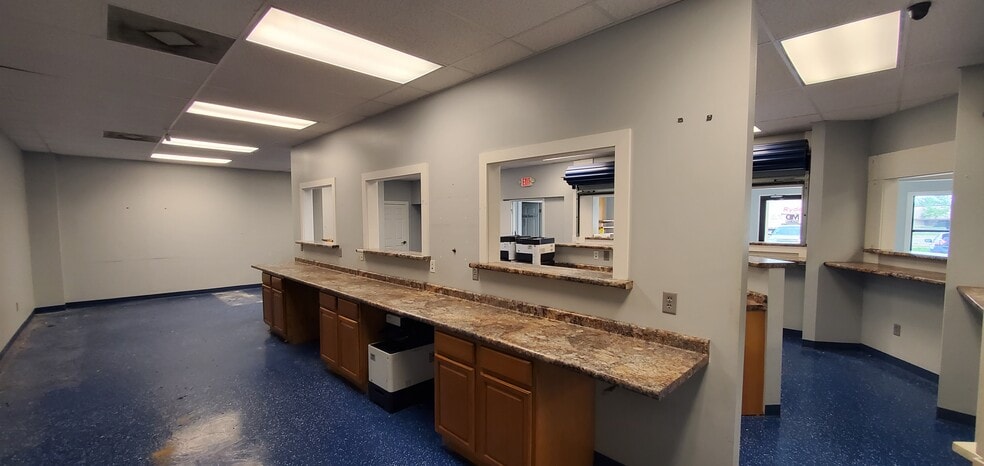 More Photos Of 657-673 E Broadway Blvd, Jefferson City Office For Lease