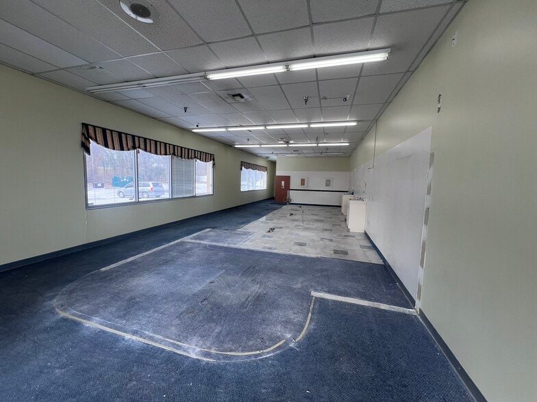 More Photos Of 1728 N Rolling Rd, Baltimore Unknown For Lease