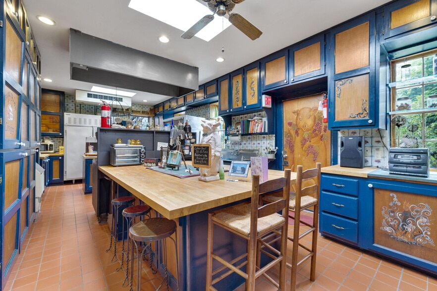 More Photos Of 146 S 3rd St, Ste Genevieve Hospitality For Sale