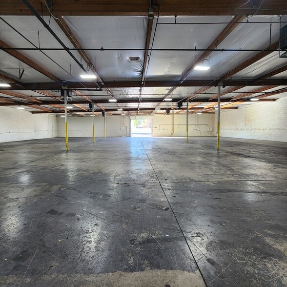 More Photos Of 1233 W Geneva Dr, Tempe Manufacturing For Lease