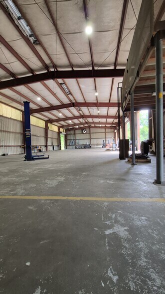 More Photos Of 8315 B Industrial, Pearland Warehouse For Lease