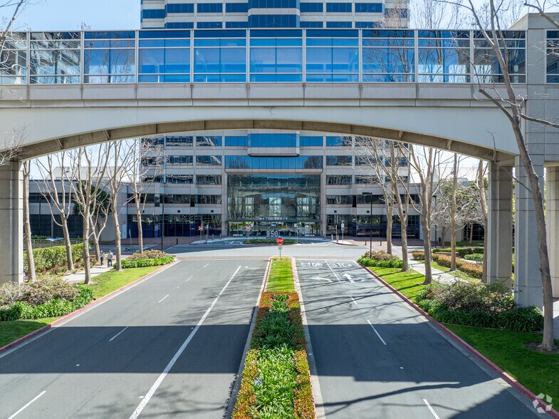 More Photos Of 950 Tower Ln, Foster City Office For Lease