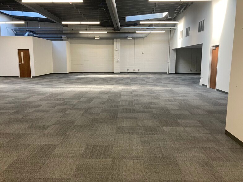 More Photos Of 533 E Walnut St, Green Bay Freestanding For Lease