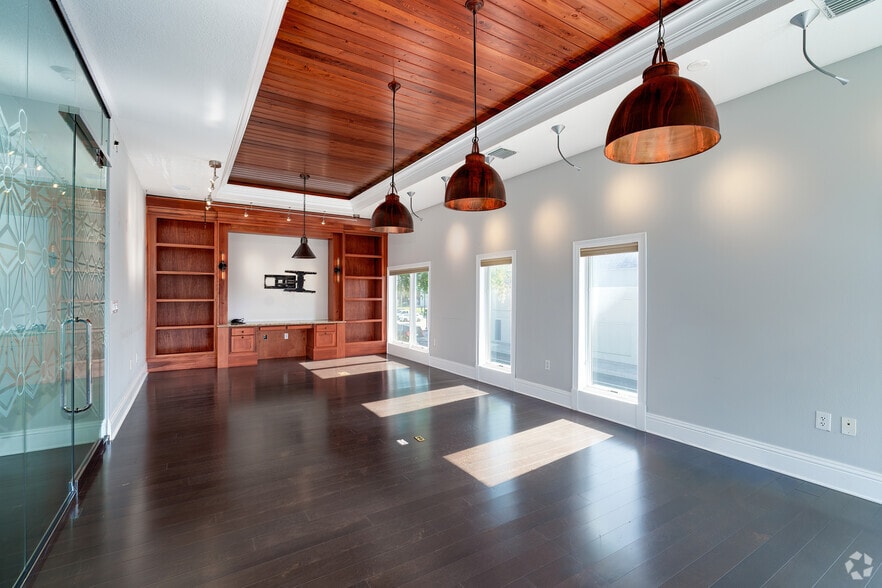 More Photos Of 2100 N Orange Ave, Orlando Medical For Sale