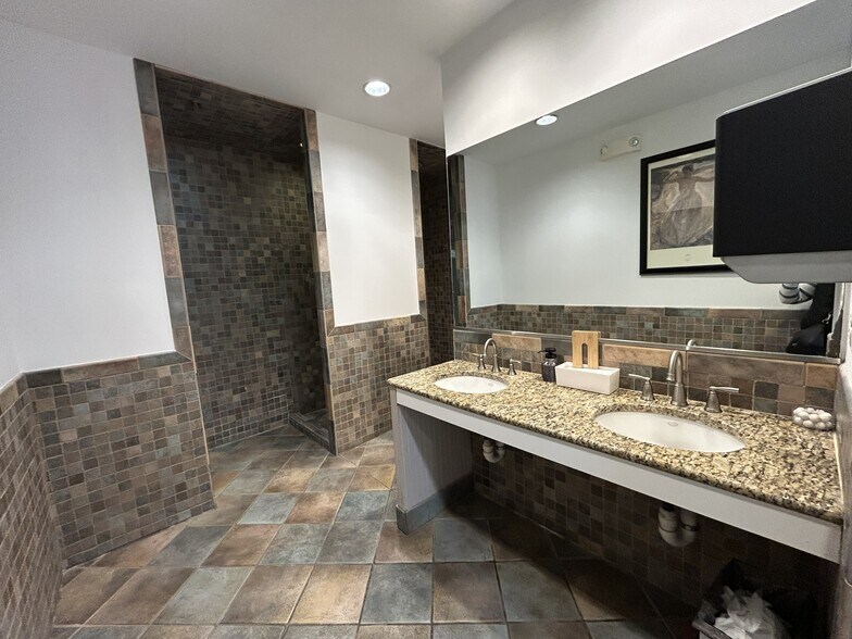 More Photos Of 111 Church St NW, Vienna Storefront Retail Office For Lease