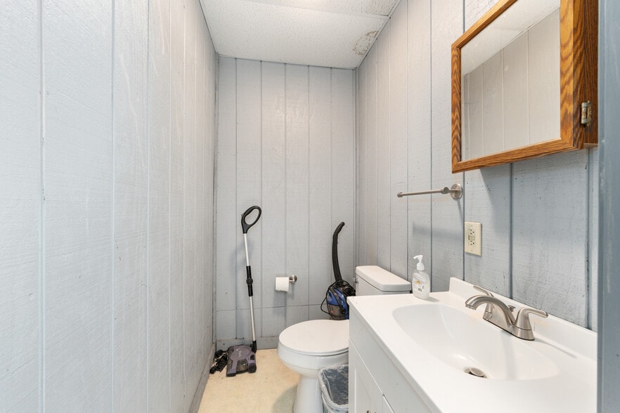 More Photos Of 818 N Magnolia Ave, Ocala Warehouse For Sale