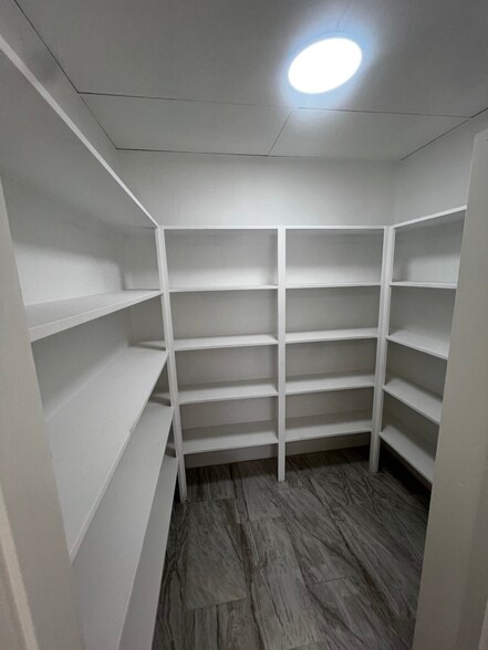More Photos Of 6827 La Paseo St, Houston Warehouse For Lease