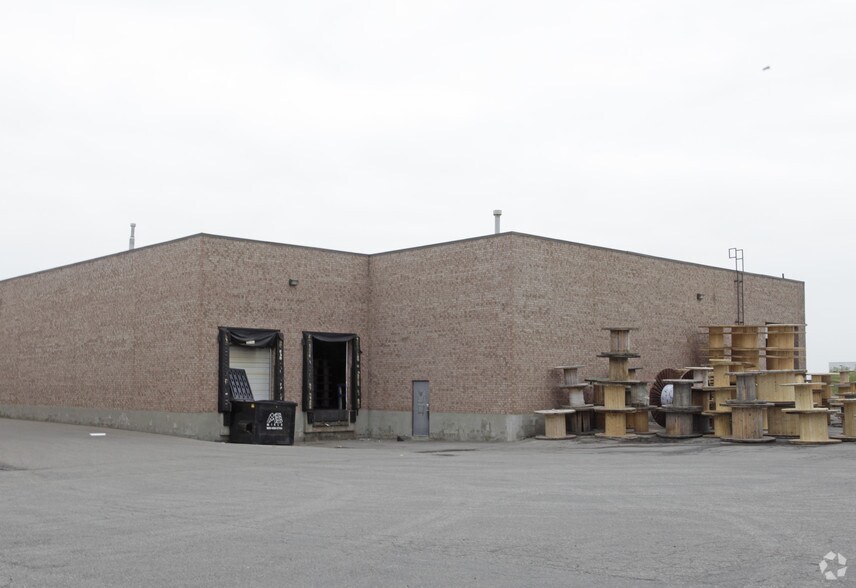 More Photos Of 18 Hedgedale Rd, Brampton Warehouse For Lease
