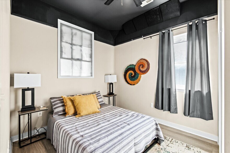 More Photos Of 10 Irving Ave N, Colonial Beach Apartments For Sale