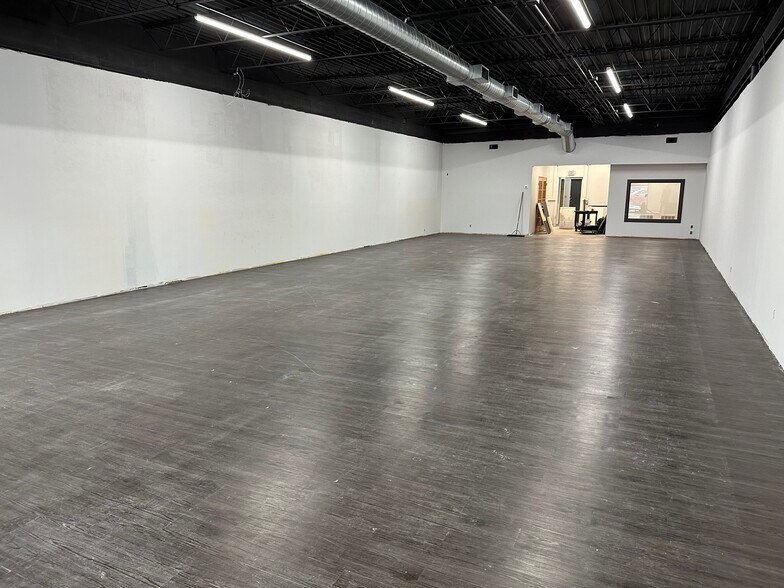 More Photos Of 1417-1431 S Hastings Way, Eau Claire Freestanding For Lease