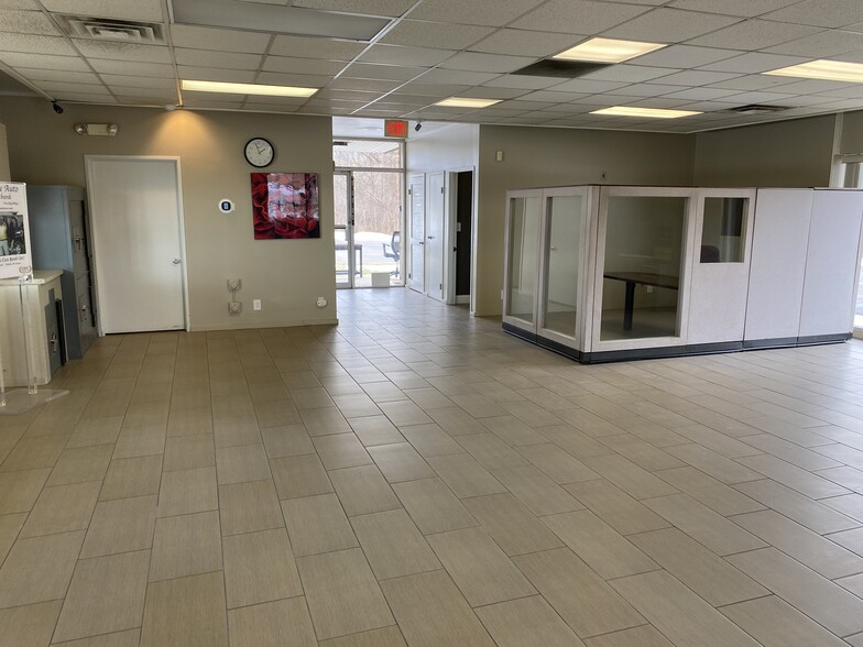 More Photos Of 11293 Torrey Rd, Fenton Storefront Retail Office For Sale