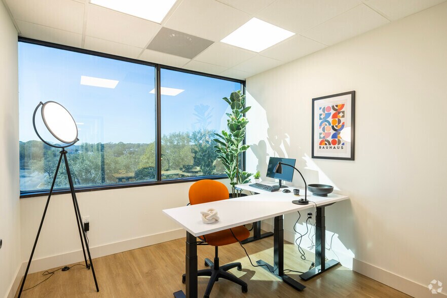 More Photos Of 6698 68th Ave N, Pinellas Park Coworking Space