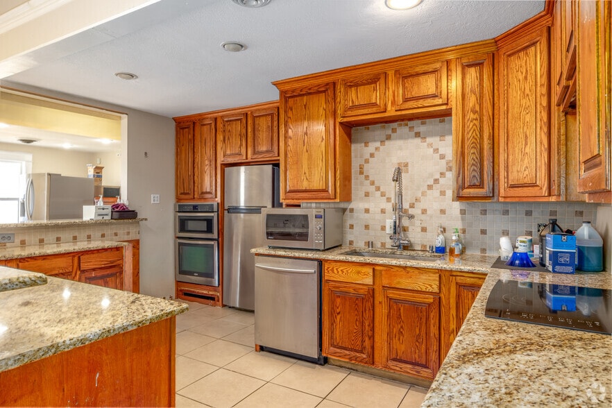 More Photos Of 2915 Broadway Blvd, Garland Religious Facility For Sale