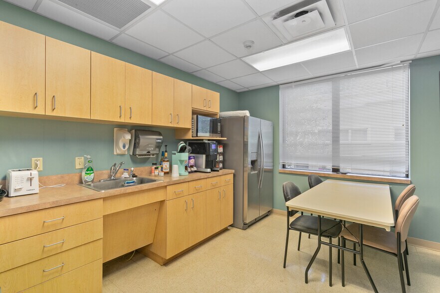 More Photos Of 1928-1936 Salk Ave, Tavares Medical For Lease