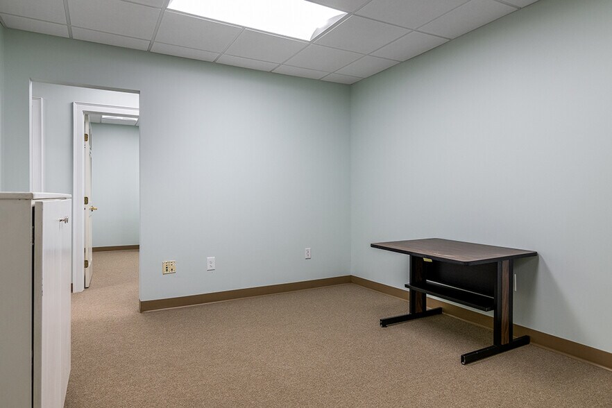 More Photos Of 400 Massasoit Ave, East Providence Medical For Sale