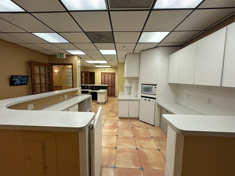 More Photos Of 7800 W Oakland Park Blvd, Sunrise Medical For Sale