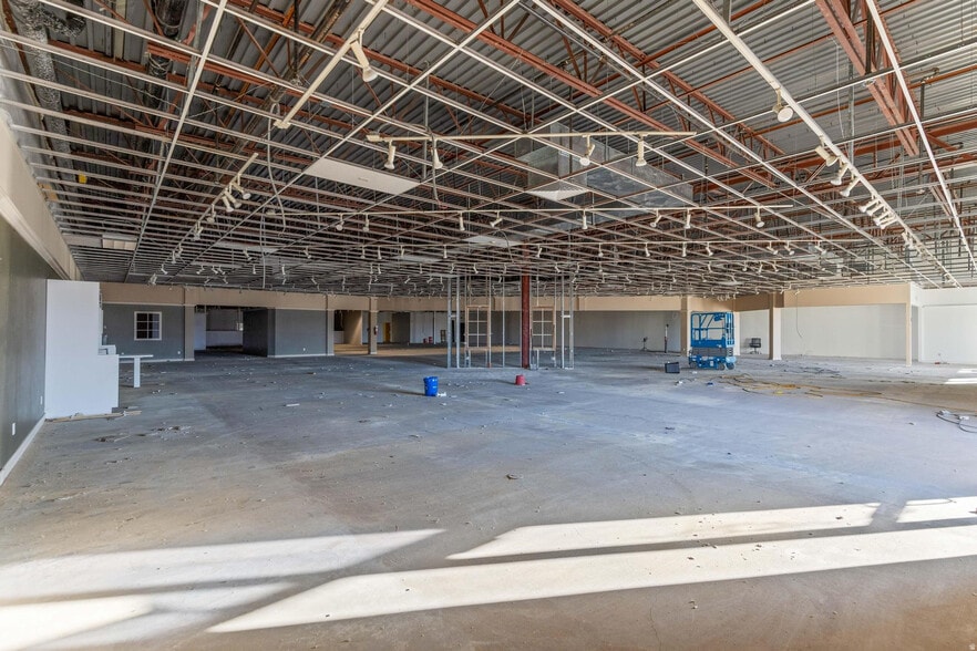 More Photos Of 1670 S Highway 165, Providence Storefront For Sale