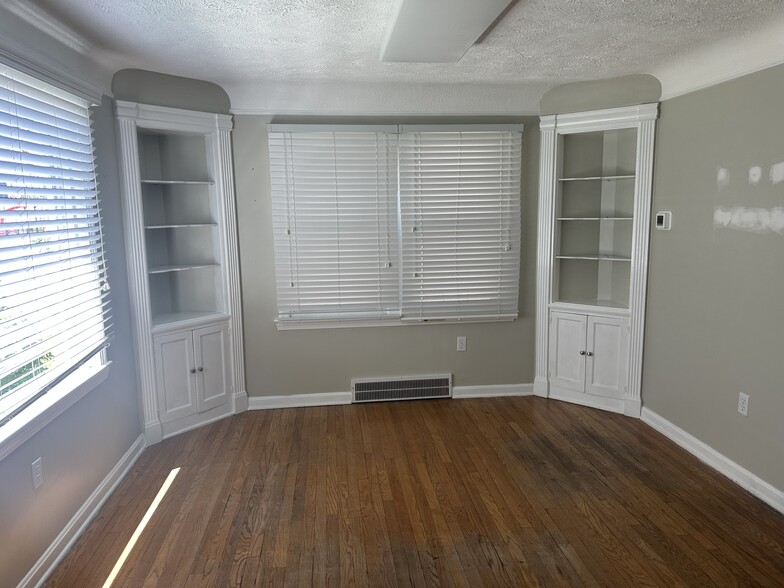 More Photos Of 36403 Vine St, Willoughby Office For Sale