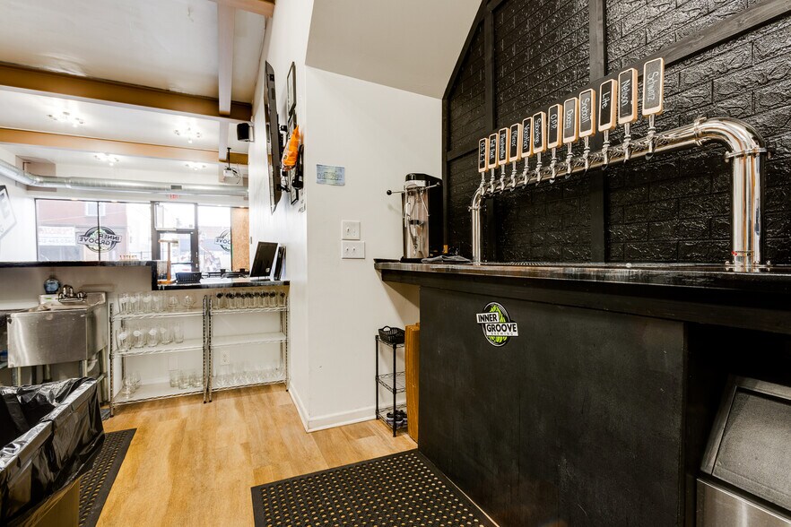 More Photos Of 827 E Warrington Ave, Pittsburgh Flex For Lease