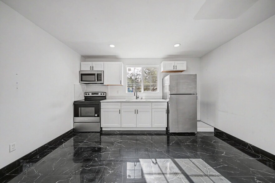 More Photos Of 4028 S 15th St, Phoenix Multifamily For Sale