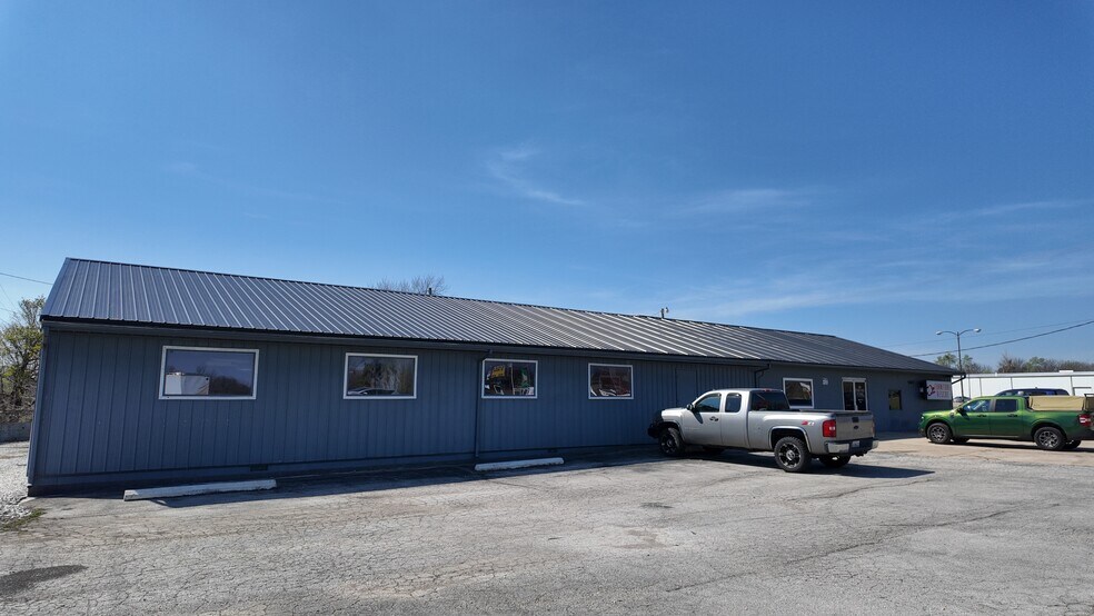More Photos Of 5467 N Main St, Joplin Freestanding For Sale