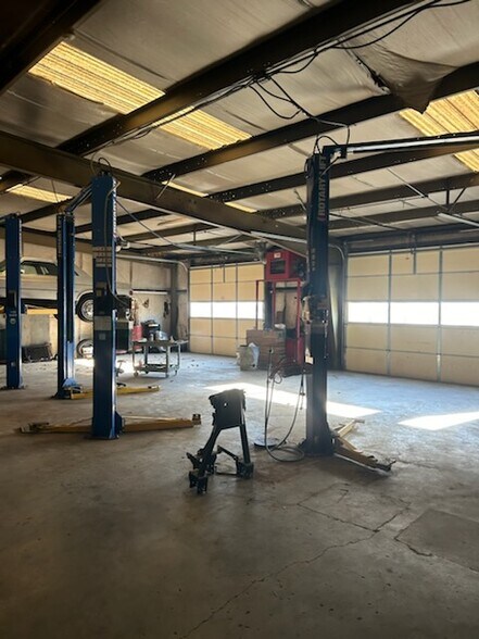 More Photos Of 160 Lynn Rd, Johnson City Manufacturing For Sale