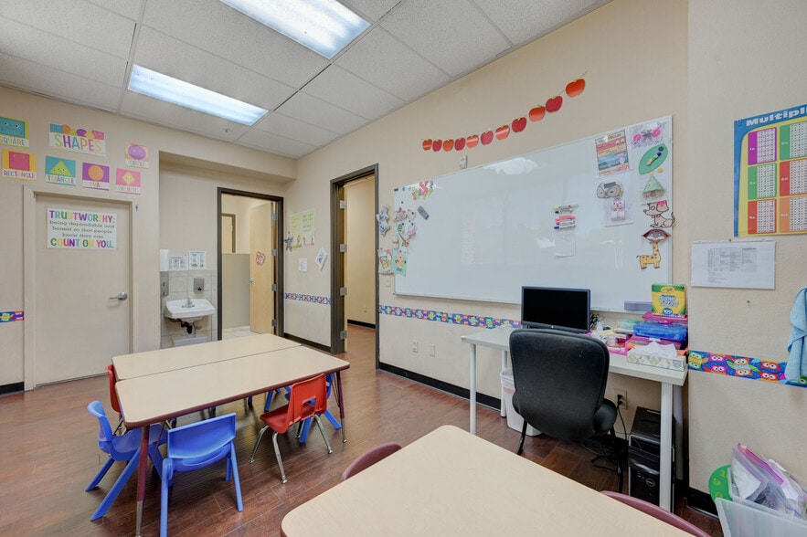 More Photos Of 6284 Spring Mountain Rd, Las Vegas Office For Sale