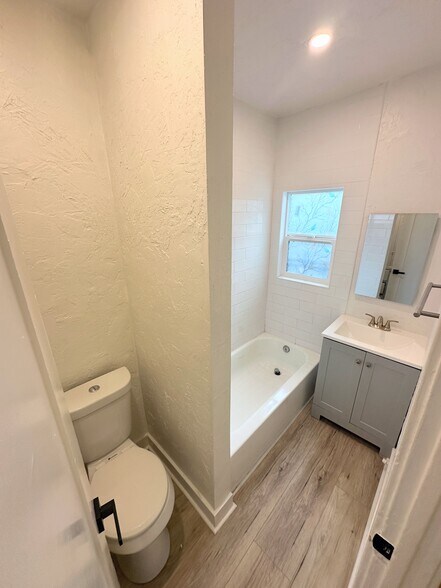 More Photos Of 901 N El Centro Ave, Los Angeles Apartments For Sale