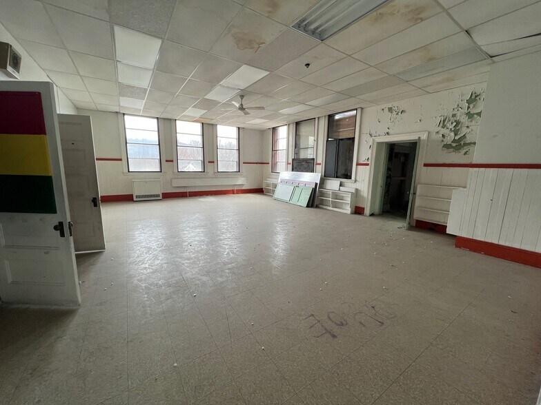 More Photos Of 35 Columbus St, Fitchburg Schools For Sale