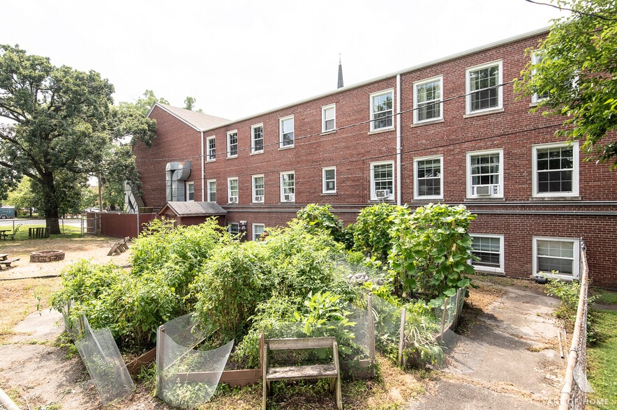 More Photos Of 9411 S 51st Ave, Oak Lawn Religious Facility For Sale