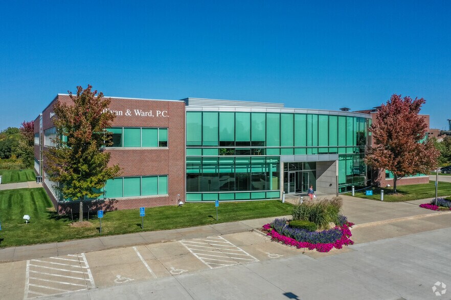 Primary Photo Of 6601 Westown Pky, West Des Moines Medical For Lease