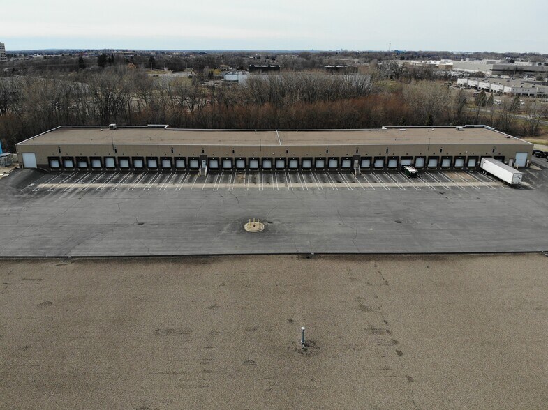 More Photos Of 1010 Aldrin Dr, Eagan Warehouse For Lease