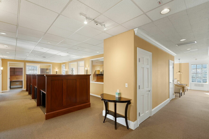 More Photos Of 600 A Ave, Lake Oswego Office For Lease