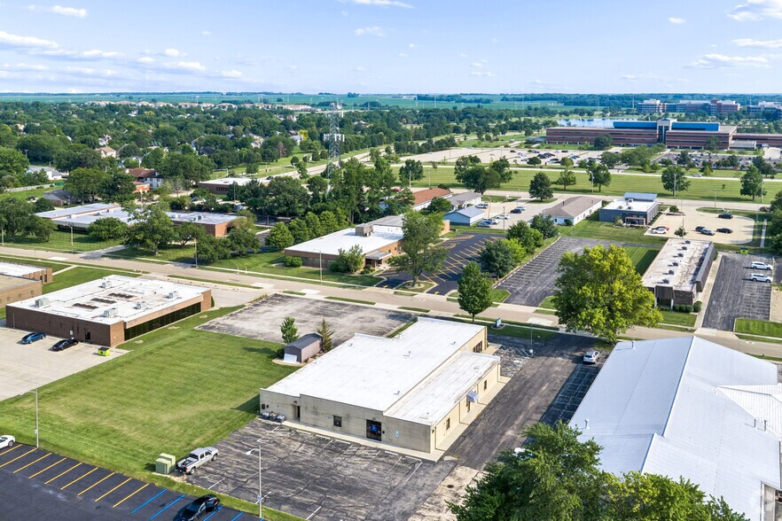 More Photos Of 2709 McGraw Dr, Bloomington Office Residential For Sale
